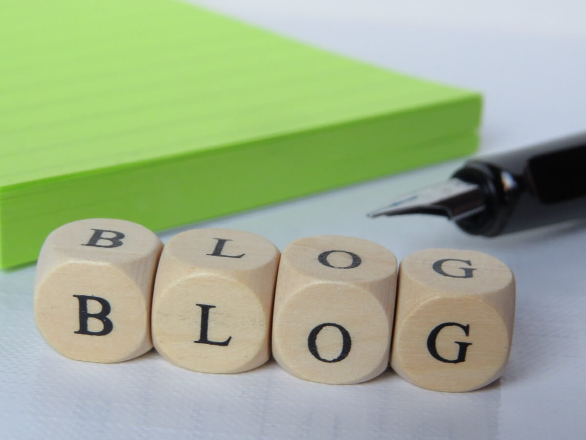 The word blog spelt on wooden cubes