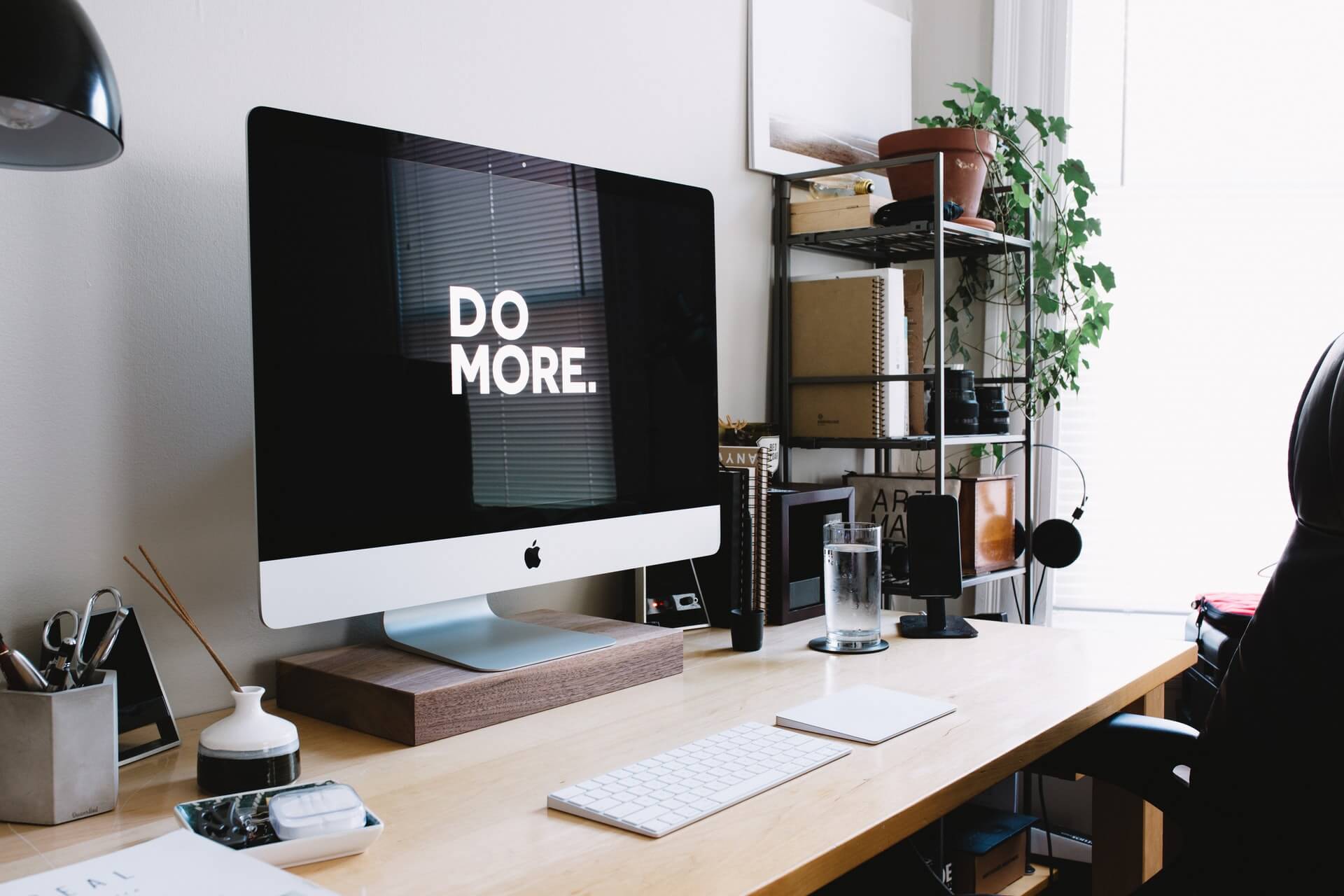 Computer screen displaying a motivational quote