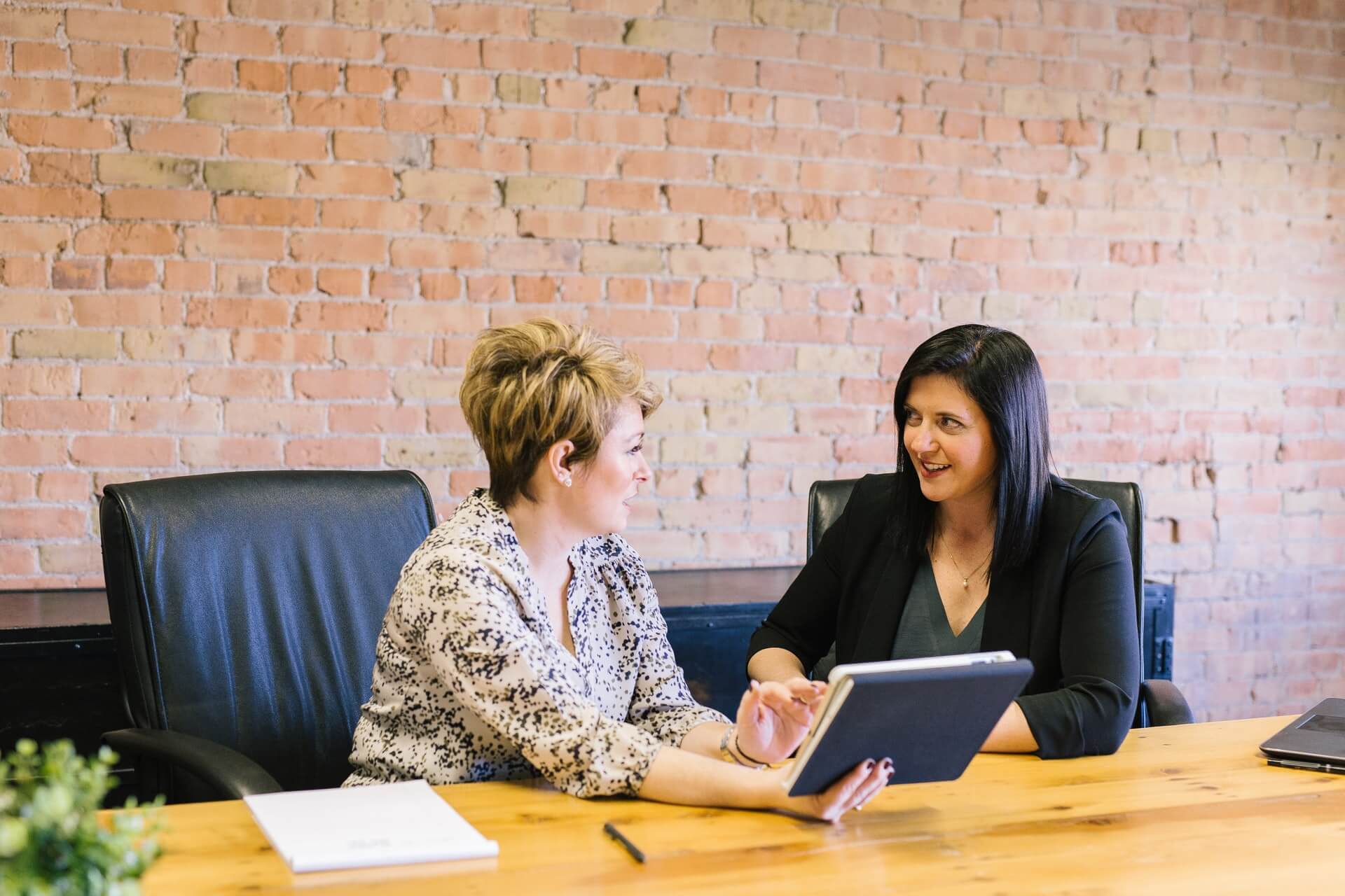 a-business-woman-meeting-with-a-prospect-donor