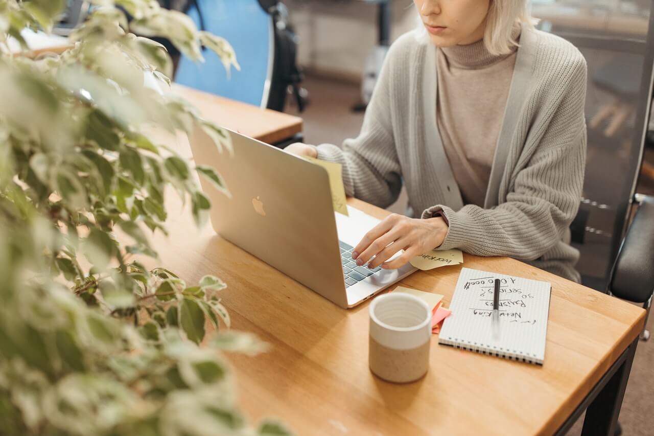 a-person-sending-an-email-to-major-donors.