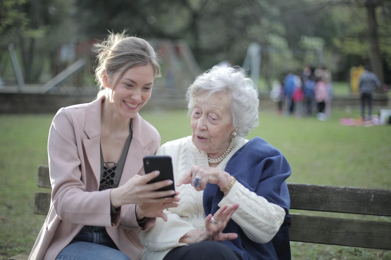 A-girl-showing-an-old-lady-a-phone