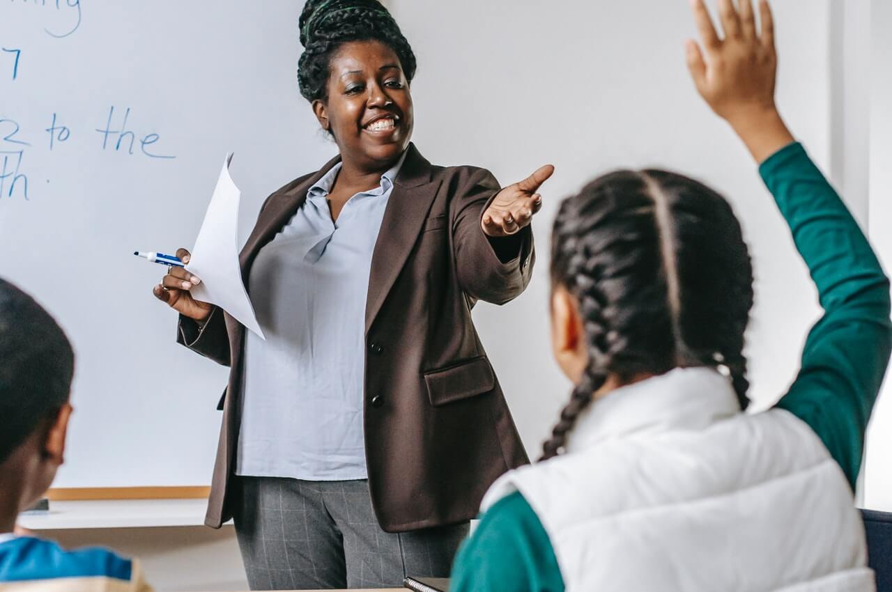 A-teacher-asking-questions-to-students-based-on-what-she-taught