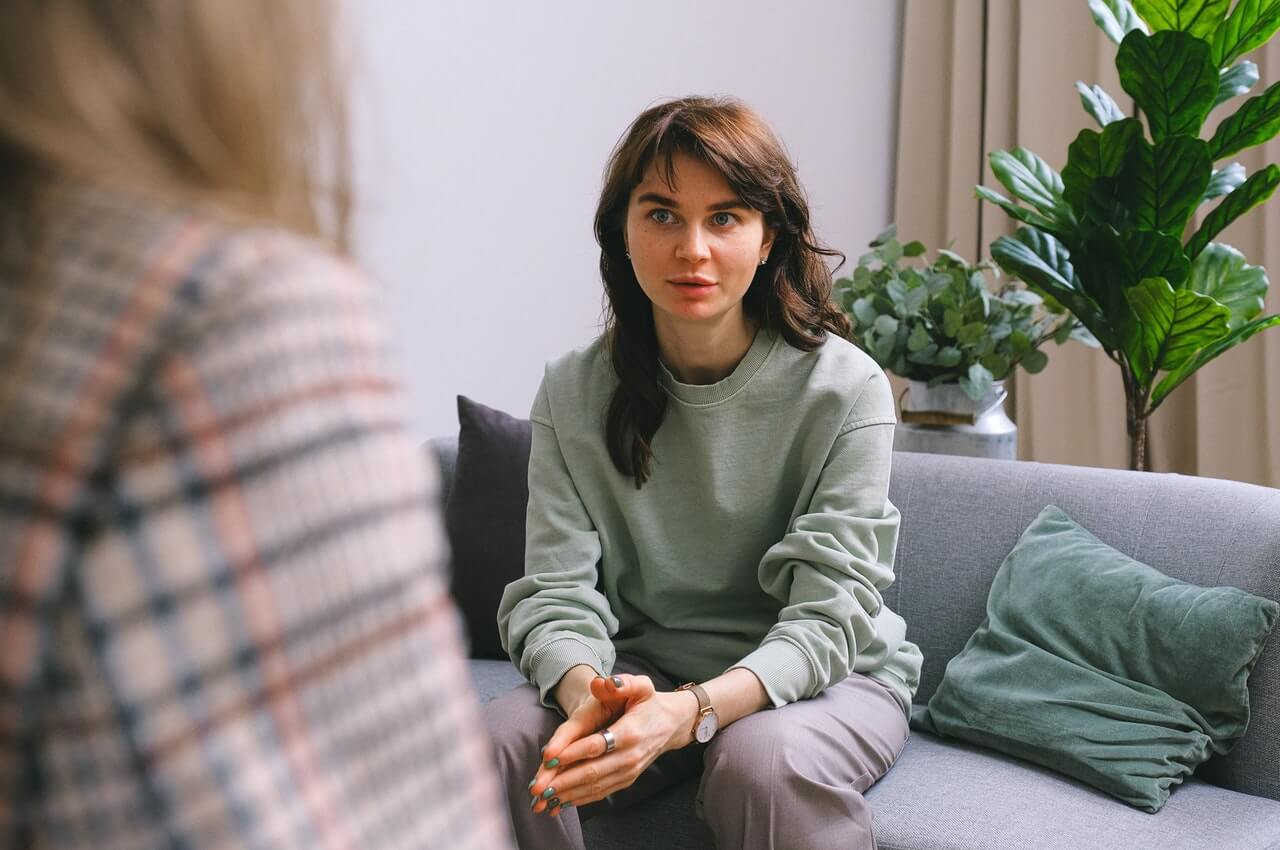 A-trainer-with-a-learner-sitting-on-a-couch