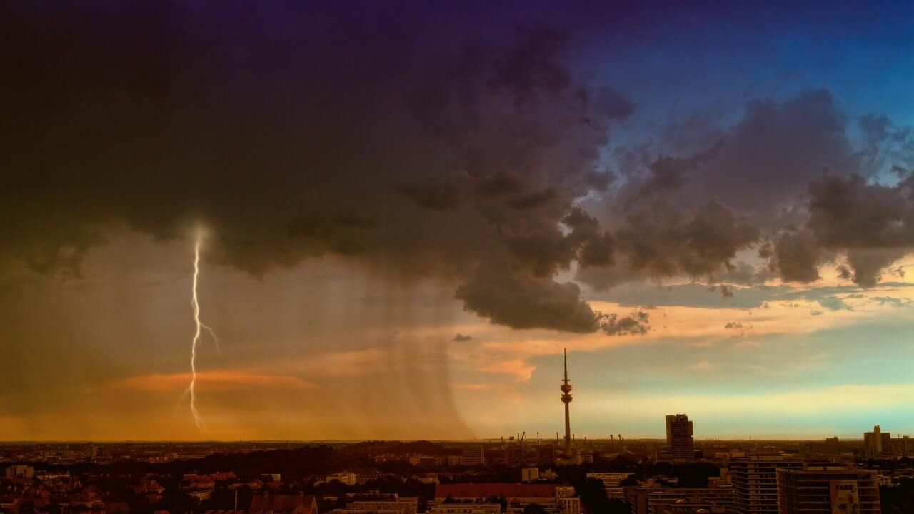 A-heavy-thunderstorm-brewing