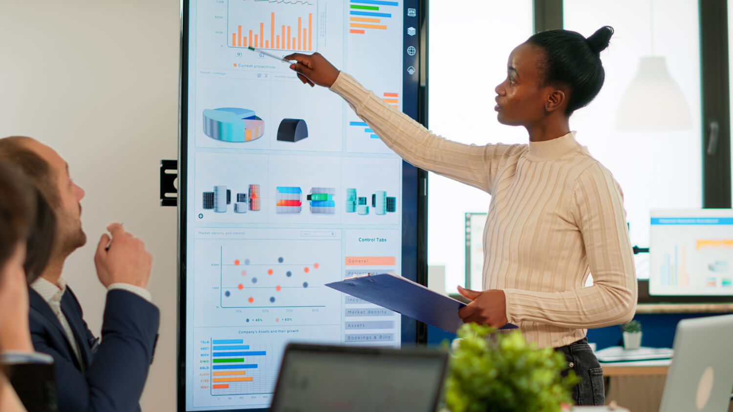 A lady have a presentation with her employee