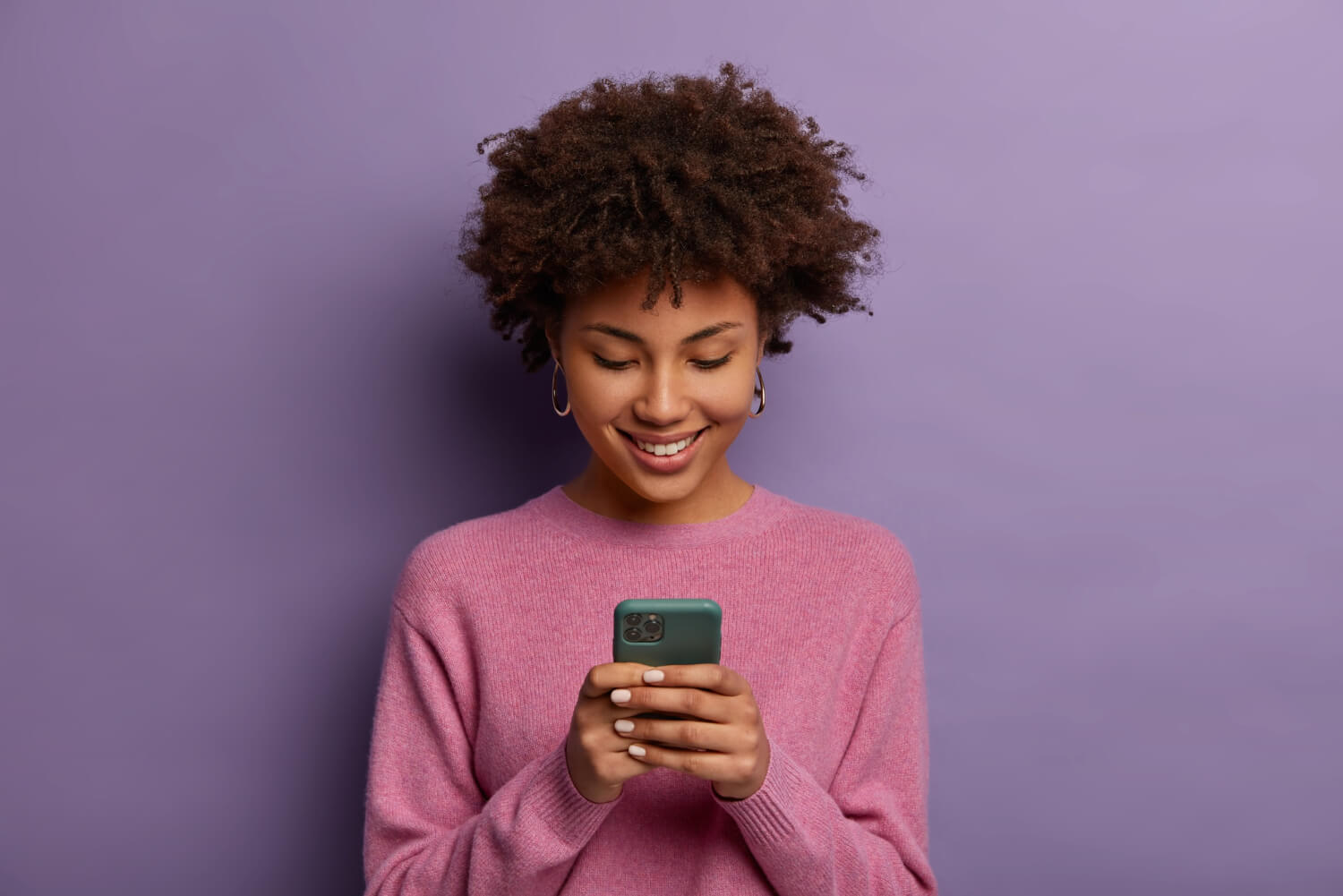 A-woman-holding-a-mobile-phone-typing-a-message