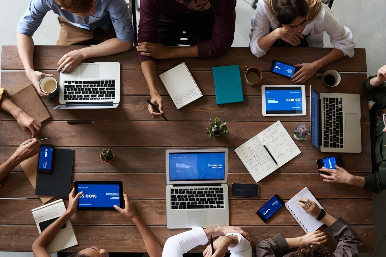 Group-of-work-colleagues-working-on-a-round-table