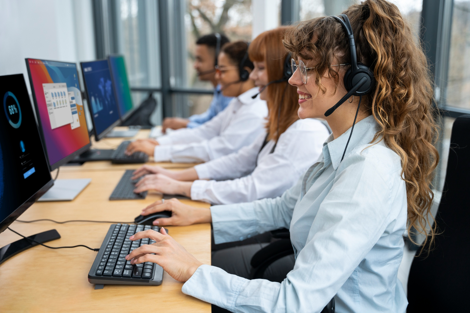 People-working-in-the-customer-service-department.