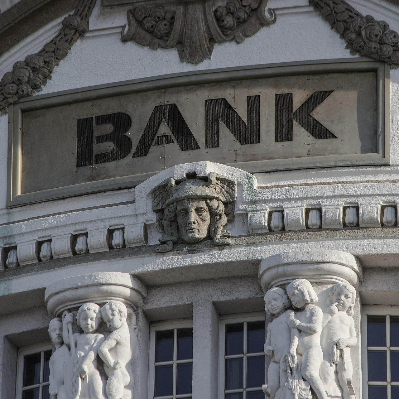 The-front-view-of-a-bank-building