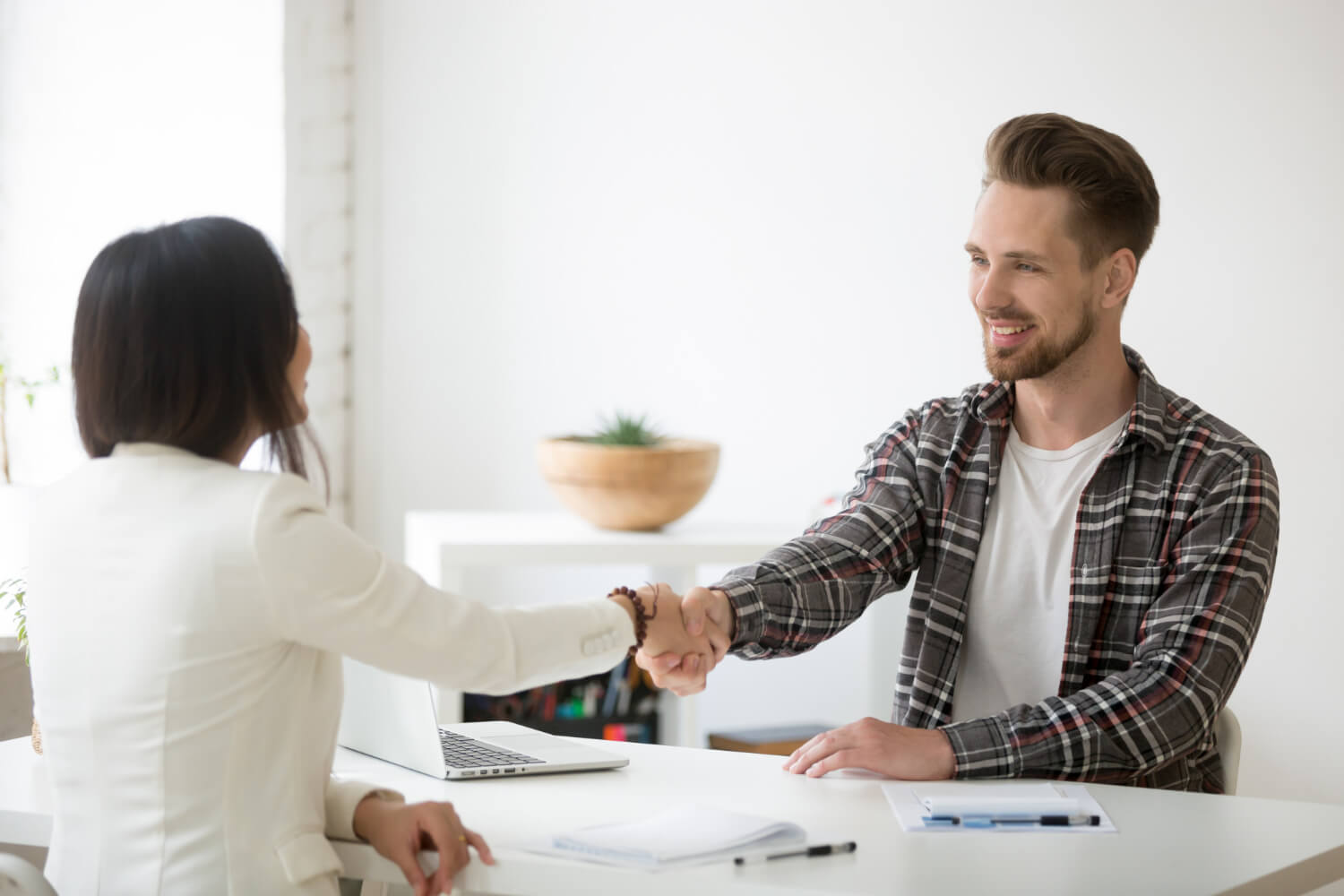 Business-partners-having-a-handshake-after-a-successful-transaction