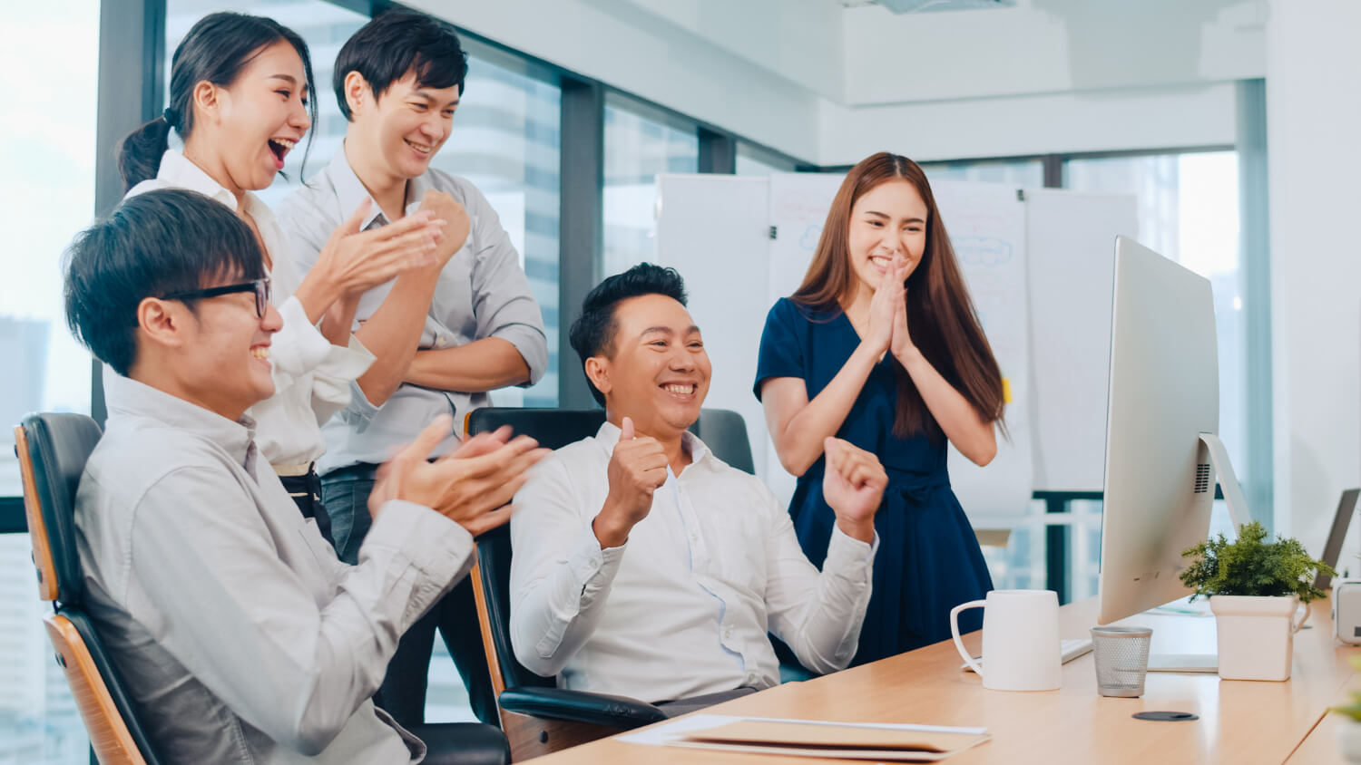 Group-of-workers-celebrating-their-career-sucesses