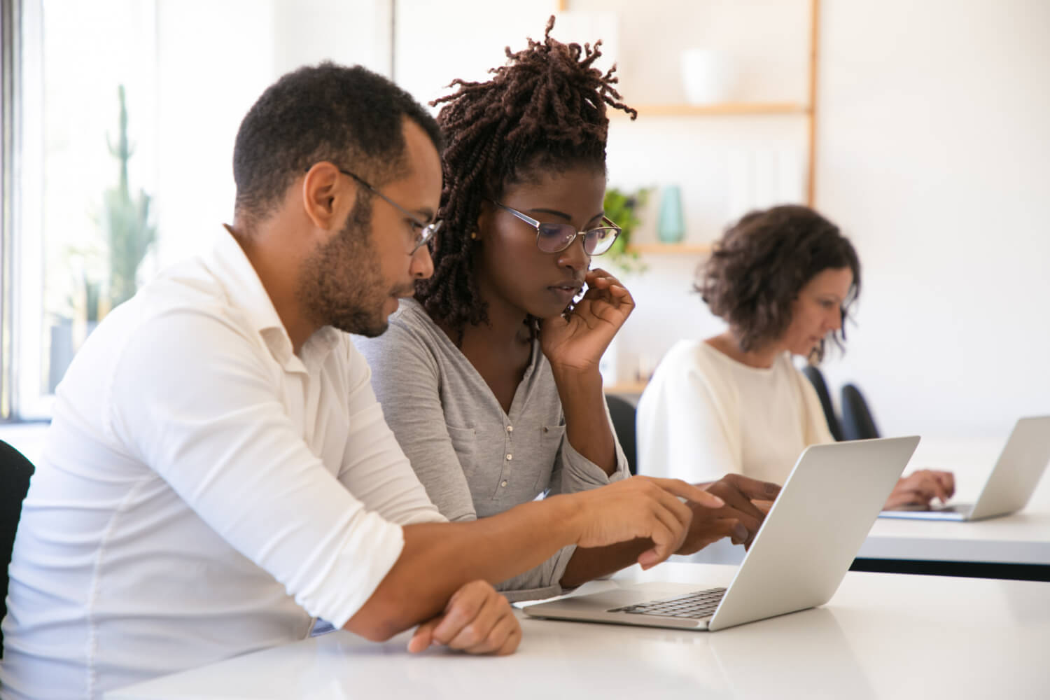 Giving specification to employee while they both are looking at the laptop