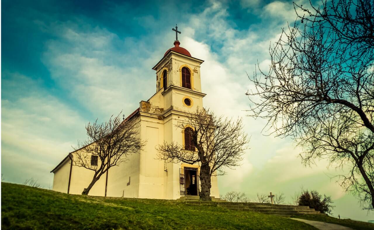 Picture-of-a-catholic-cathedral-church