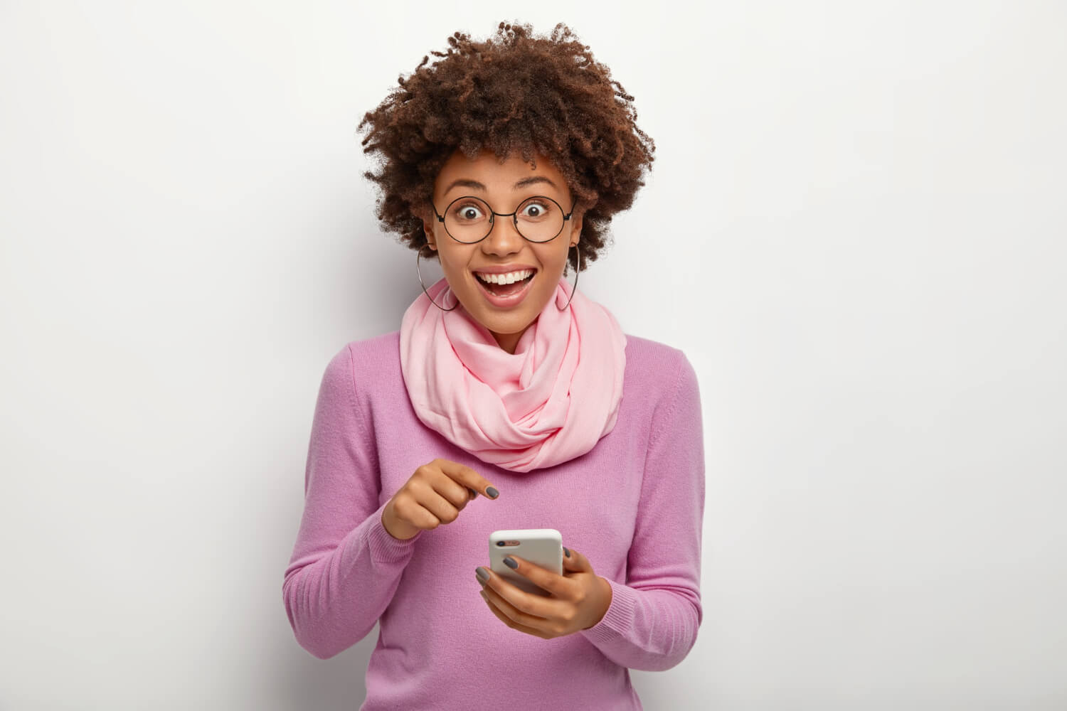 A lady looking at an ad on her phone