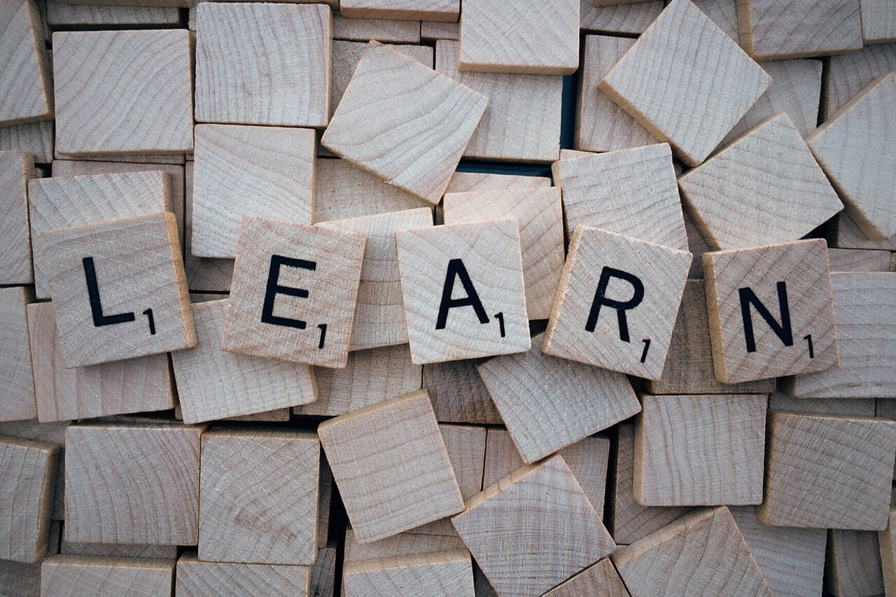 The word "learn" spelt with letter blocks