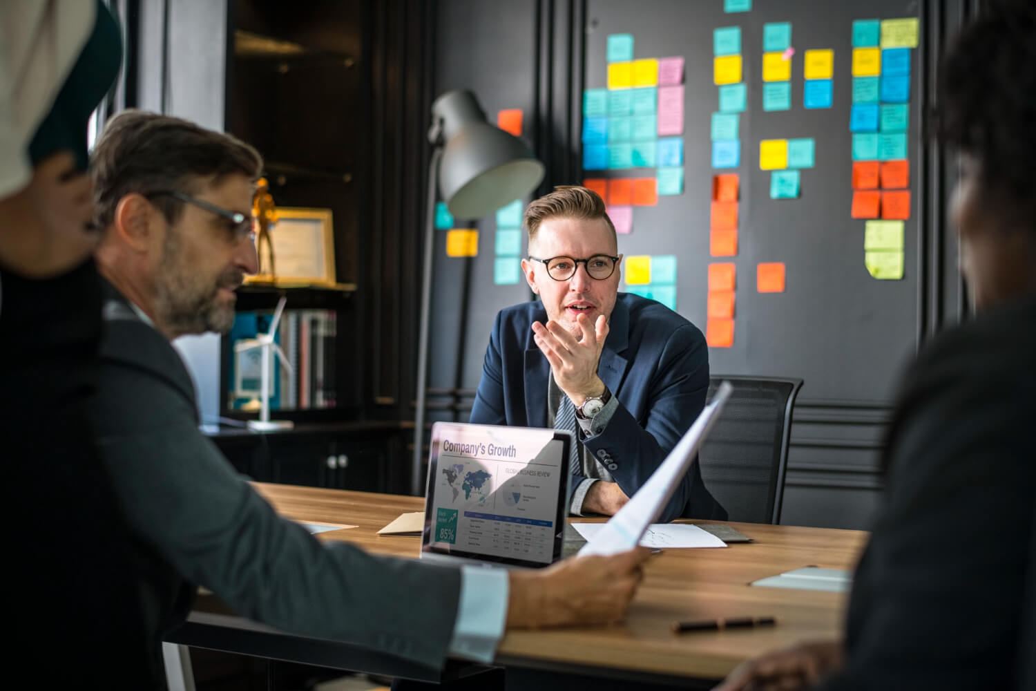 business-people-discussing-team-roles-in-a-meeting