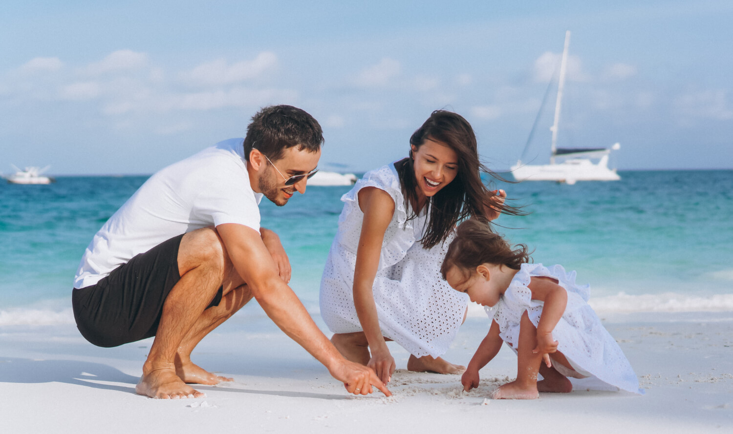 young-family-with-little-daugher-vacation-by-ocean